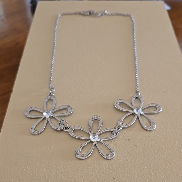 Jewelry - Silver Colored Floral Pendant Necklace